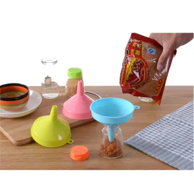 phễu nhựa có móc treo rộng 11cm tiện lợi phễu nhựa có móc treo rộng 11cm tiện lợi