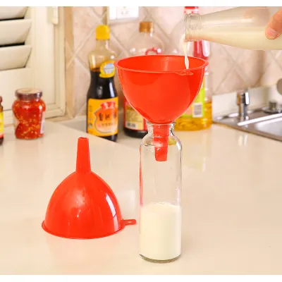 phễu nhựa có móc treo rộng 11cm tiện lợi phễu nhựa có móc treo rộng 11cm tiện lợi