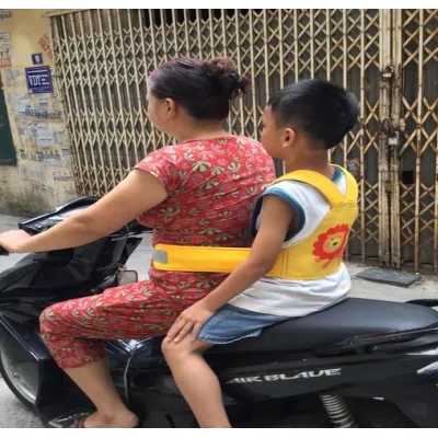 yếm an toàn cho be đi xe máy yếm an toàn cho be đi xe máy